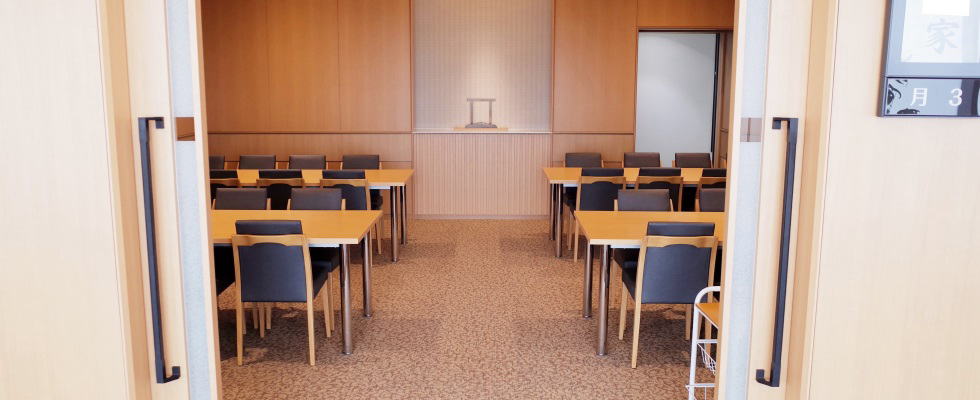 東京都内最新の火葬場併設斎場　月の間待合室